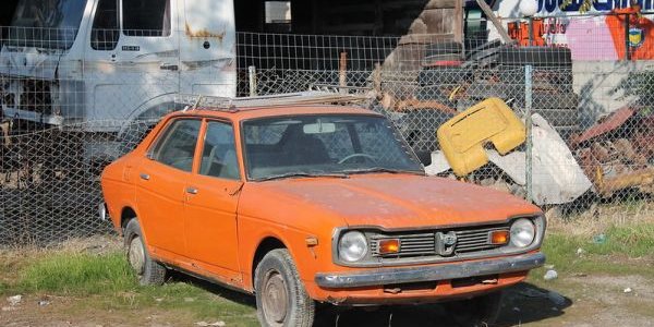 Getting rid of your unwanted old car in the UK: it is better to scrap it or to sell it?